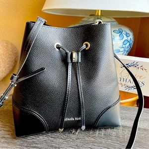 Michael Kors Mercer Gallery Medium Black Bucket Crossbody $348